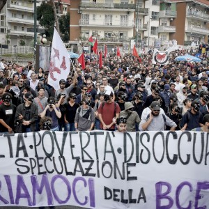 Manifestazioni a Napoli, non si registrano gravi incidenti